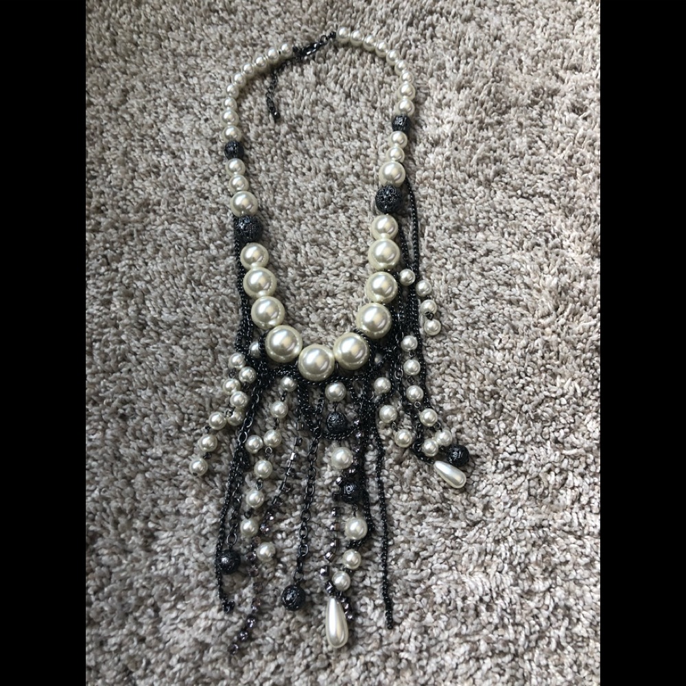 Forever 21 pearl necklace